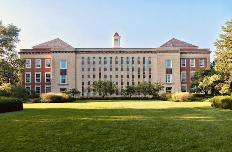 加拿大大学校园 - CAP竞赛的学术殿堂